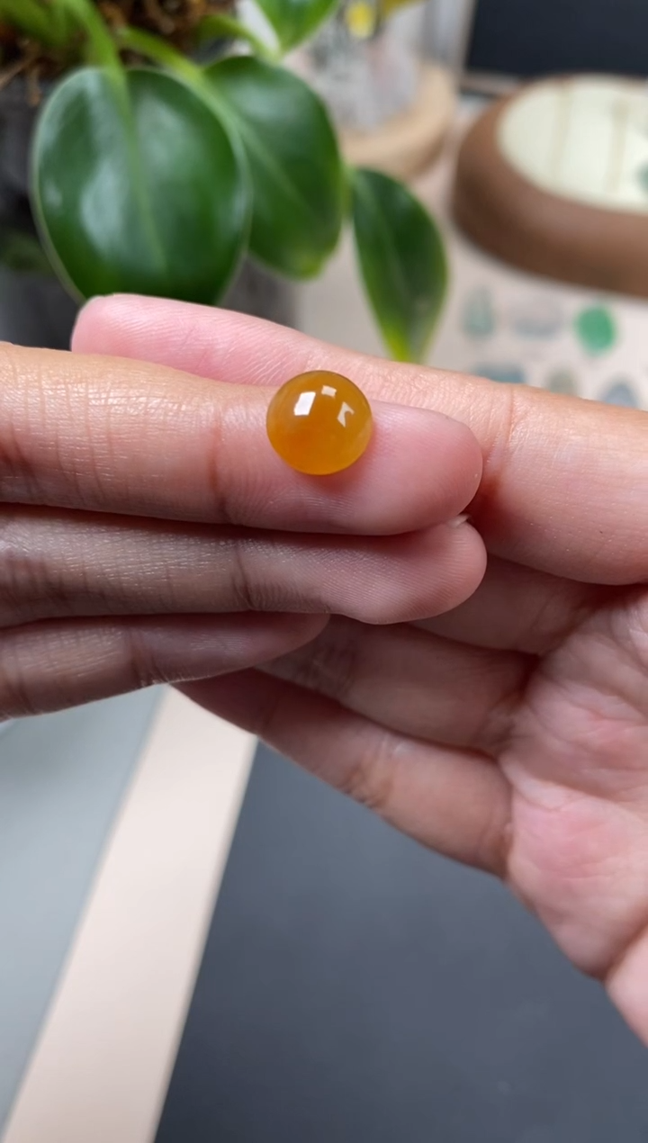 【闪购商品】翡翠颈饰未镶嵌翡翠冰黄蛋面