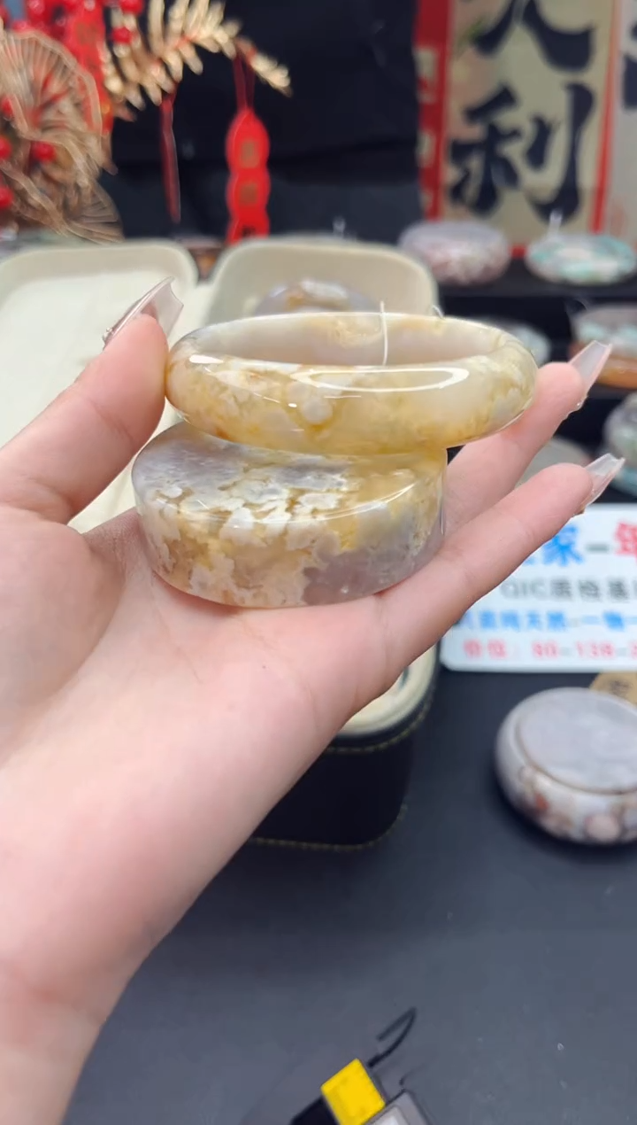 【闪购商品】石英质玉手镯未镶嵌赠送镯心（59圈口）无证书