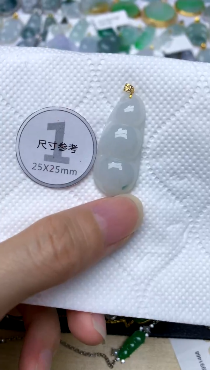 颈饰18K金镶嵌翡翠天然A货翡翠