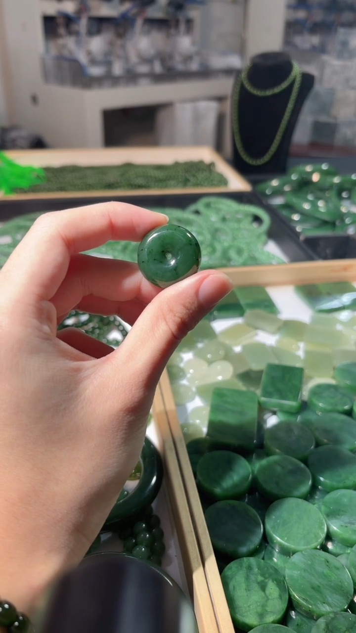 【闪购商品】和田玉（碧玉）颈饰未镶嵌碧玉平安扣