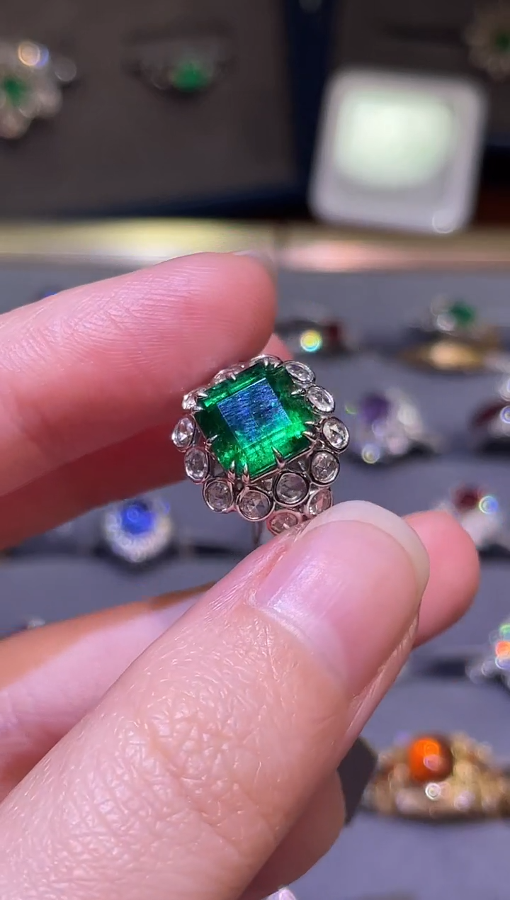 【闪购商品】祖母绿戒指18K金镶嵌2.48ct