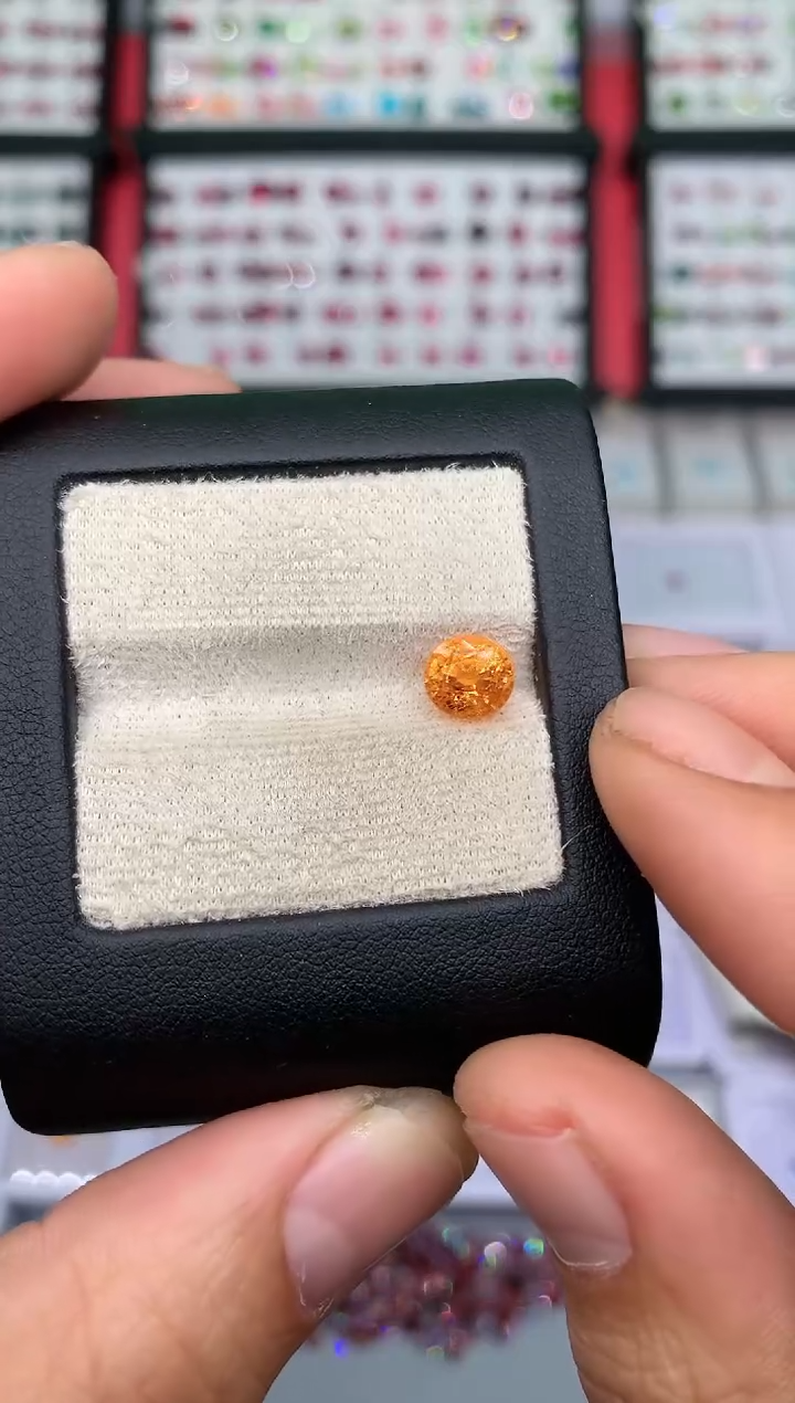 【闪购商品】石榴石（芬达石）裸石未镶嵌2.43ct