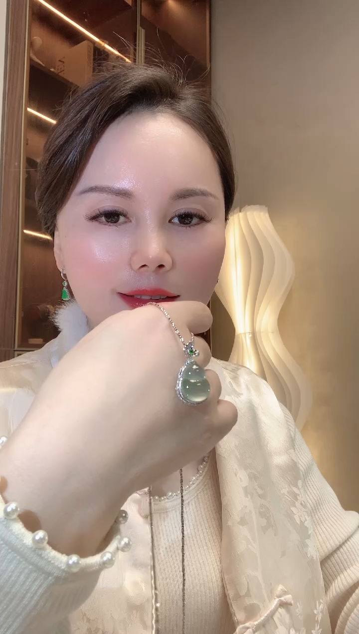 【闪购商品】翡翠吊坠(不含链)18K金镶嵌C19    