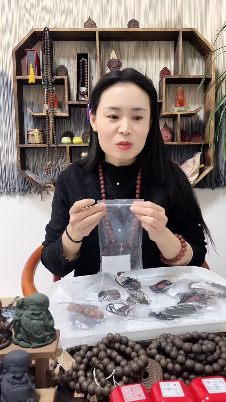 【闪购商品】泥塑黑红麝单圈手串