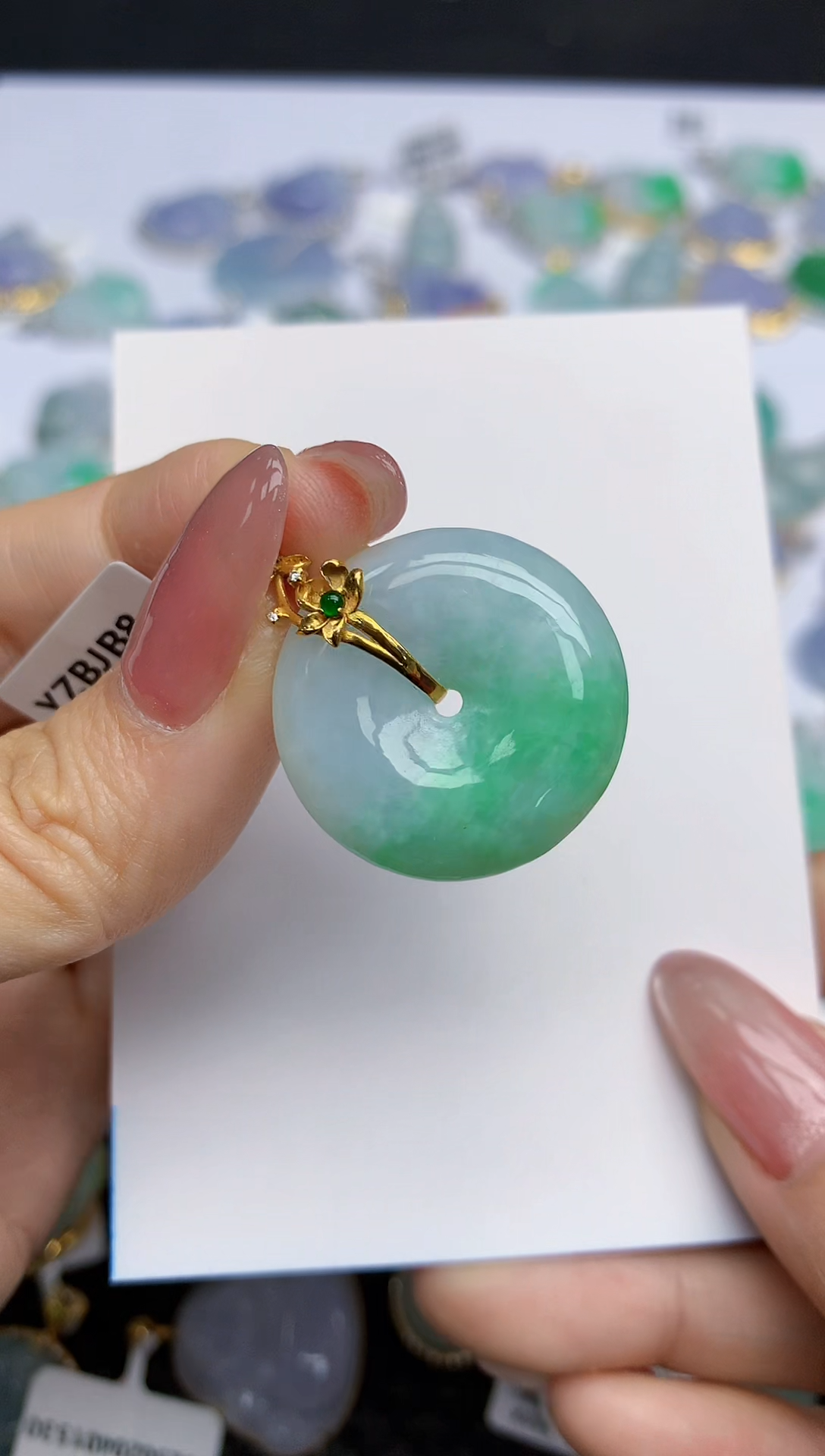 【闪购商品】翡翠挂件18K金镶嵌天然翡翠A货