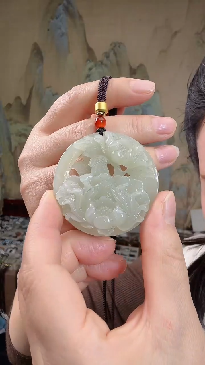 颈饰未镶嵌和田玉.