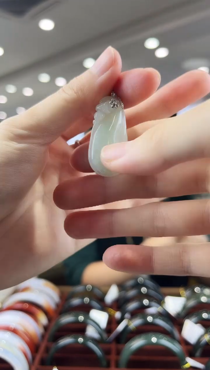 【闪购商品】翡翠吊坠(不含链)银S925镶嵌福瓜 多样性发其一