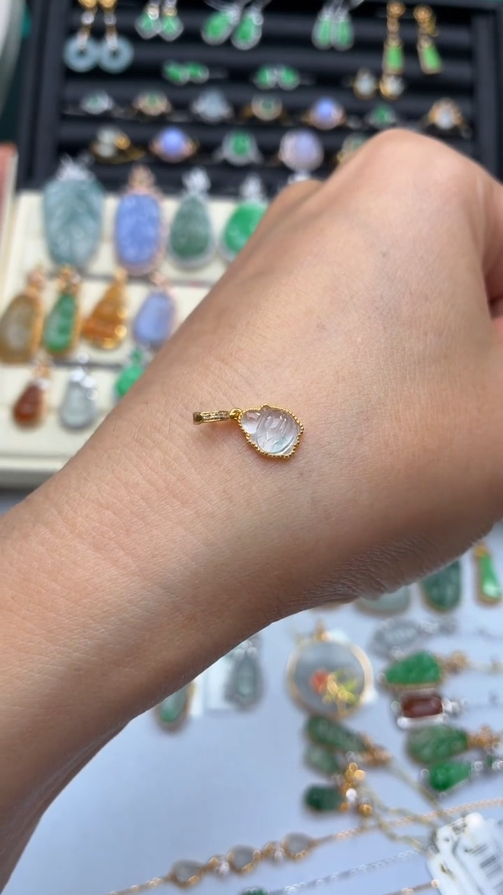 颈饰18K金镶嵌翡翠天然翡翠A货