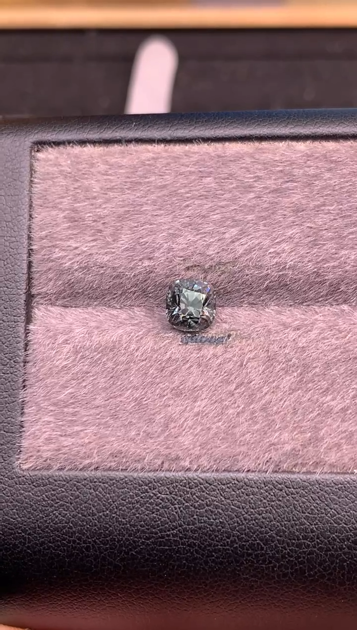 未镶嵌未镶嵌定制尖晶石瘦****们1.2克拉