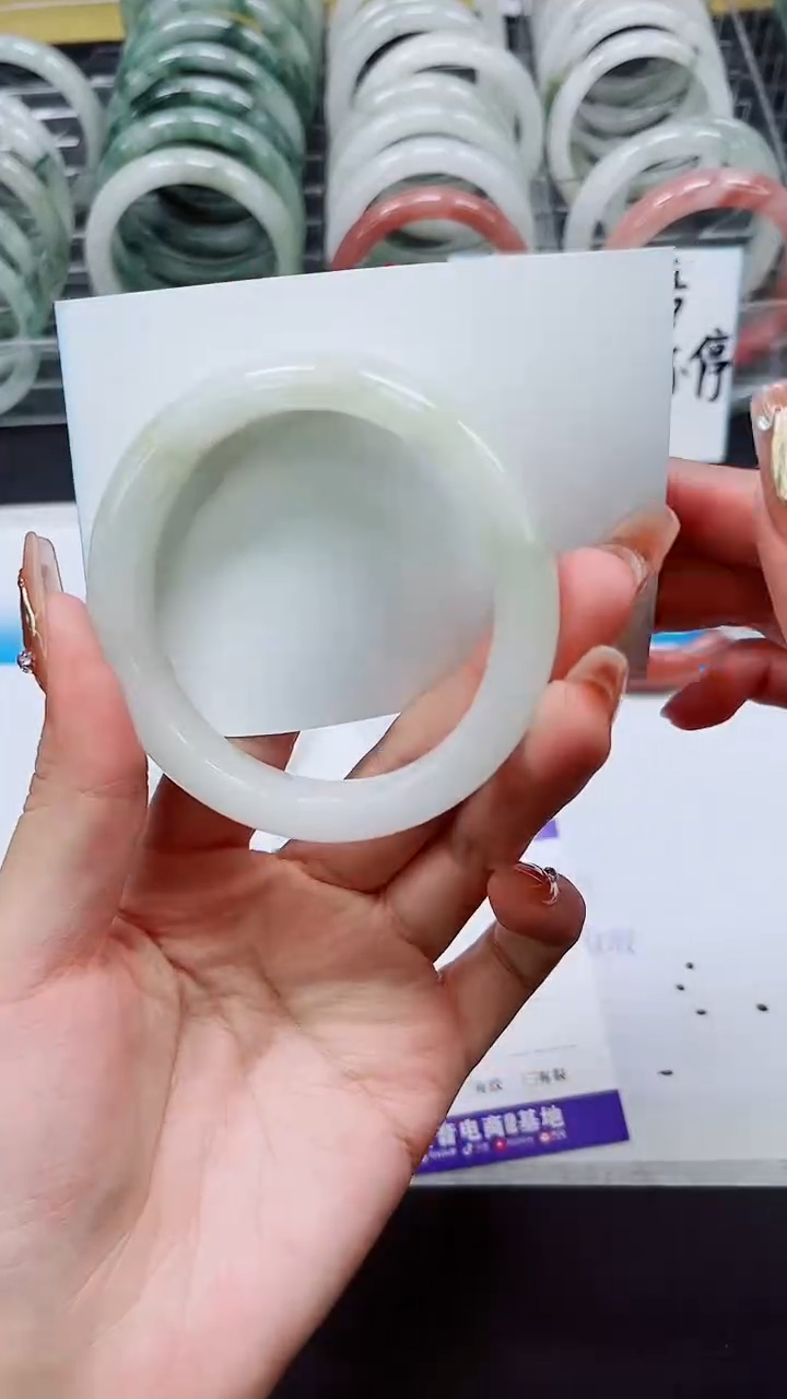 【闪购商品】石英质玉手镯未镶嵌A172-56/57