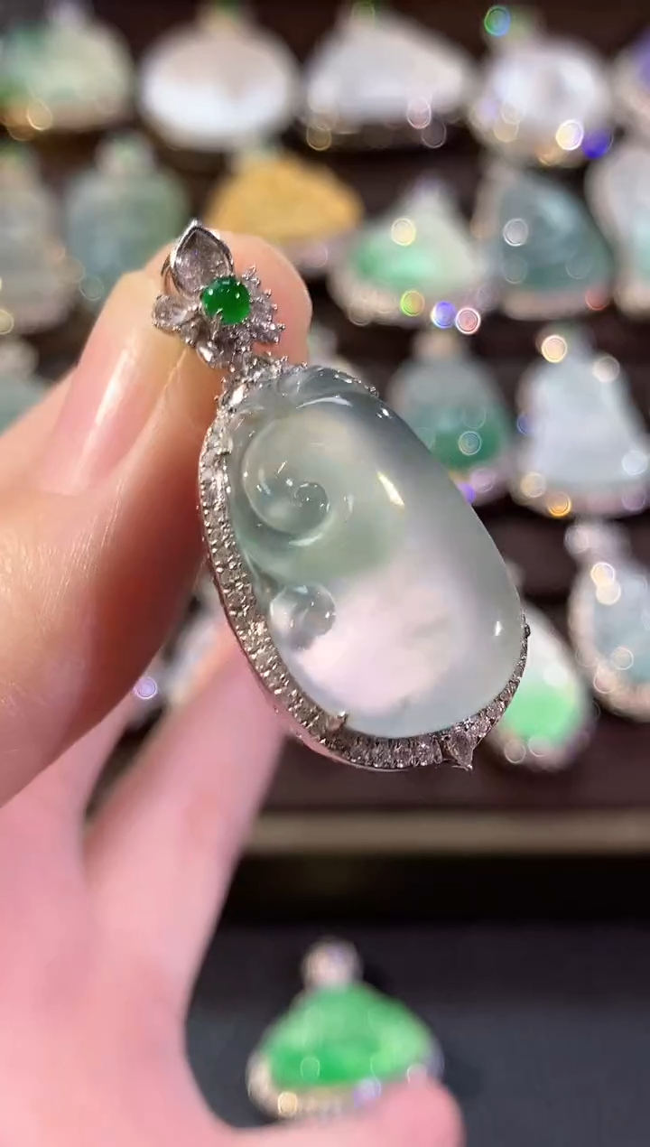 吊坠(不含链)18K金镶嵌翡翠冬日珠宝W9