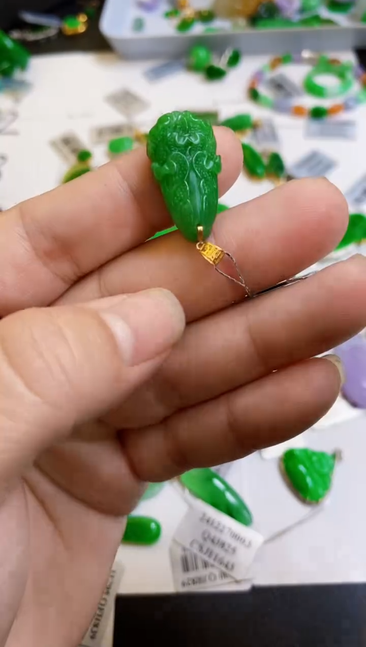 【闪购商品】翡翠颈饰未镶嵌白菜