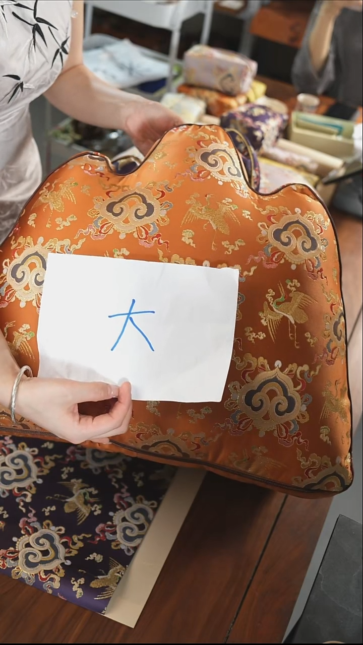 大号靠山靠枕··········