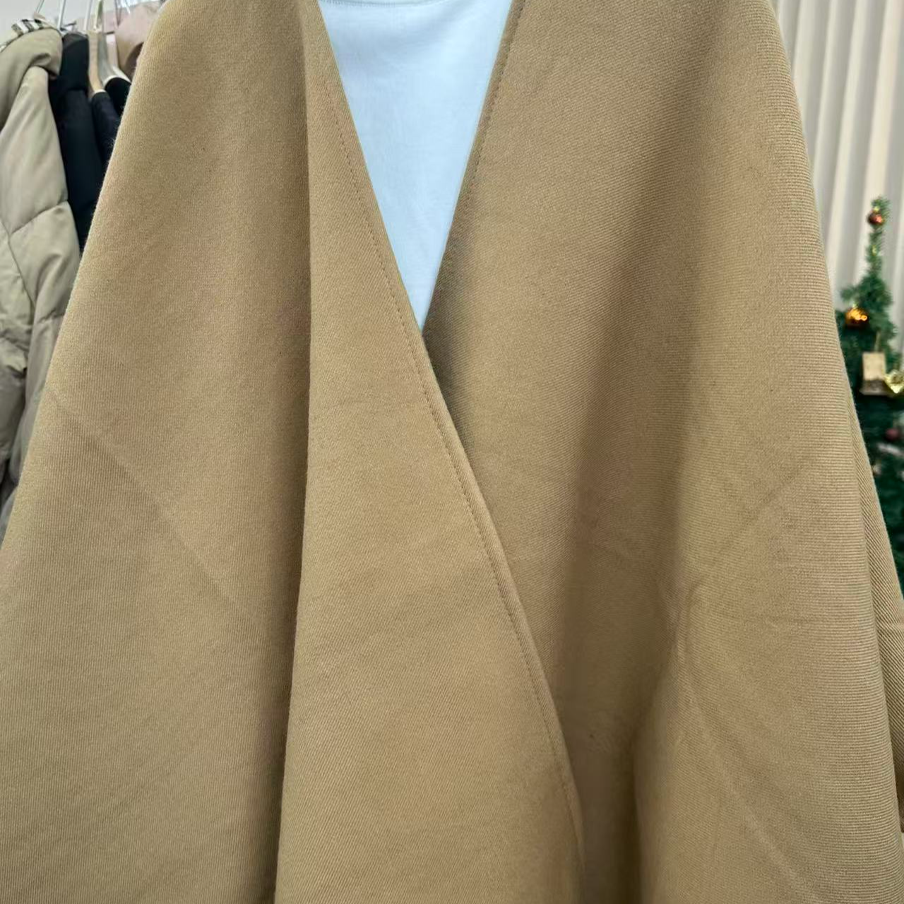 TUSCAN'S CREATIONS字母休闲风披肩百搭秋冬季女时尚披肩