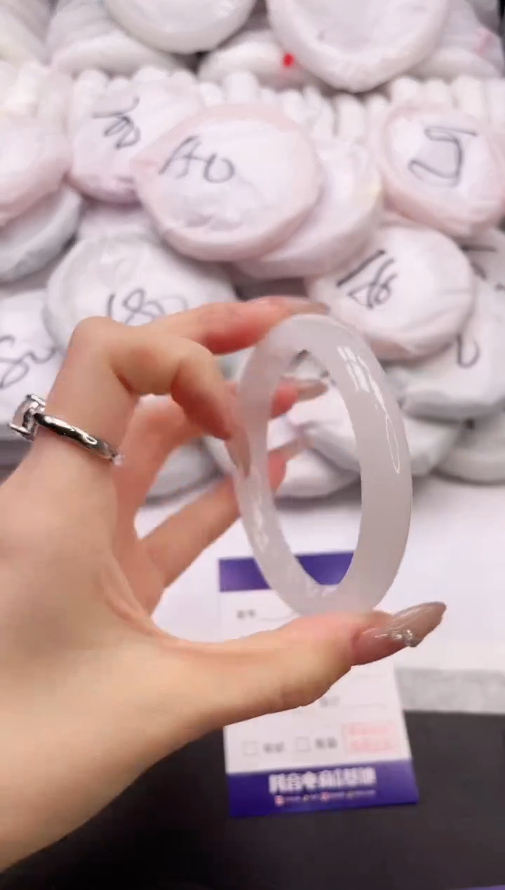 【闪购商品】石英质玉手镯未镶嵌5K246-60