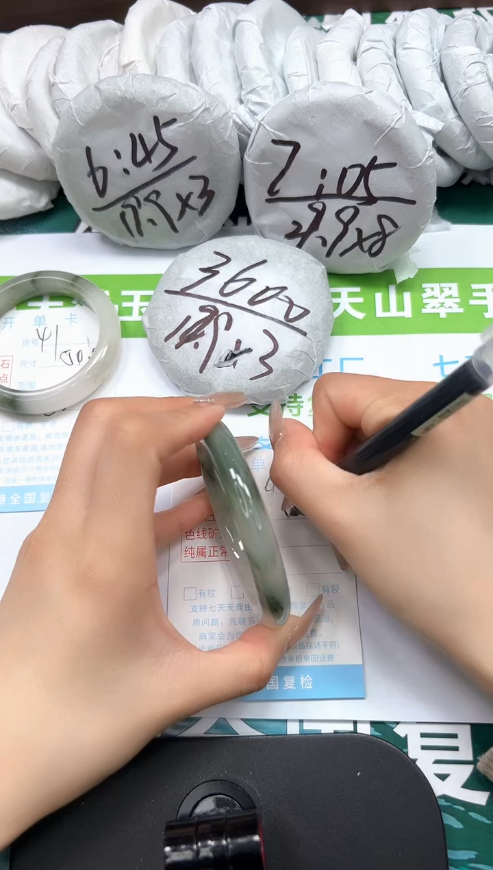 【闪购商品】石英质玉手镯合金k42-56