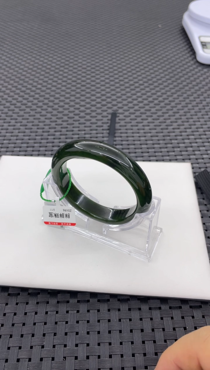 【闪购商品】和田玉手镯一条56+未镶嵌(多样性发一件) Z0496