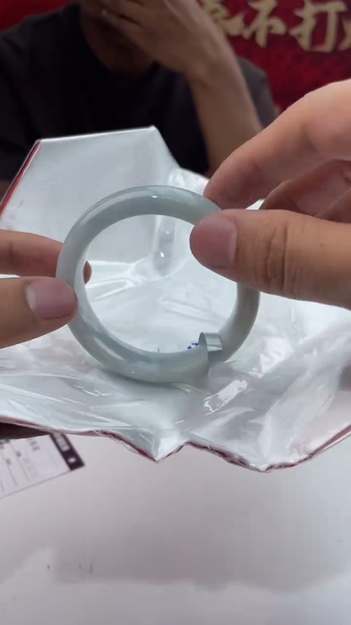 【闪购商品】翡翠手镯未镶嵌27翡翠手镯（微瑕）