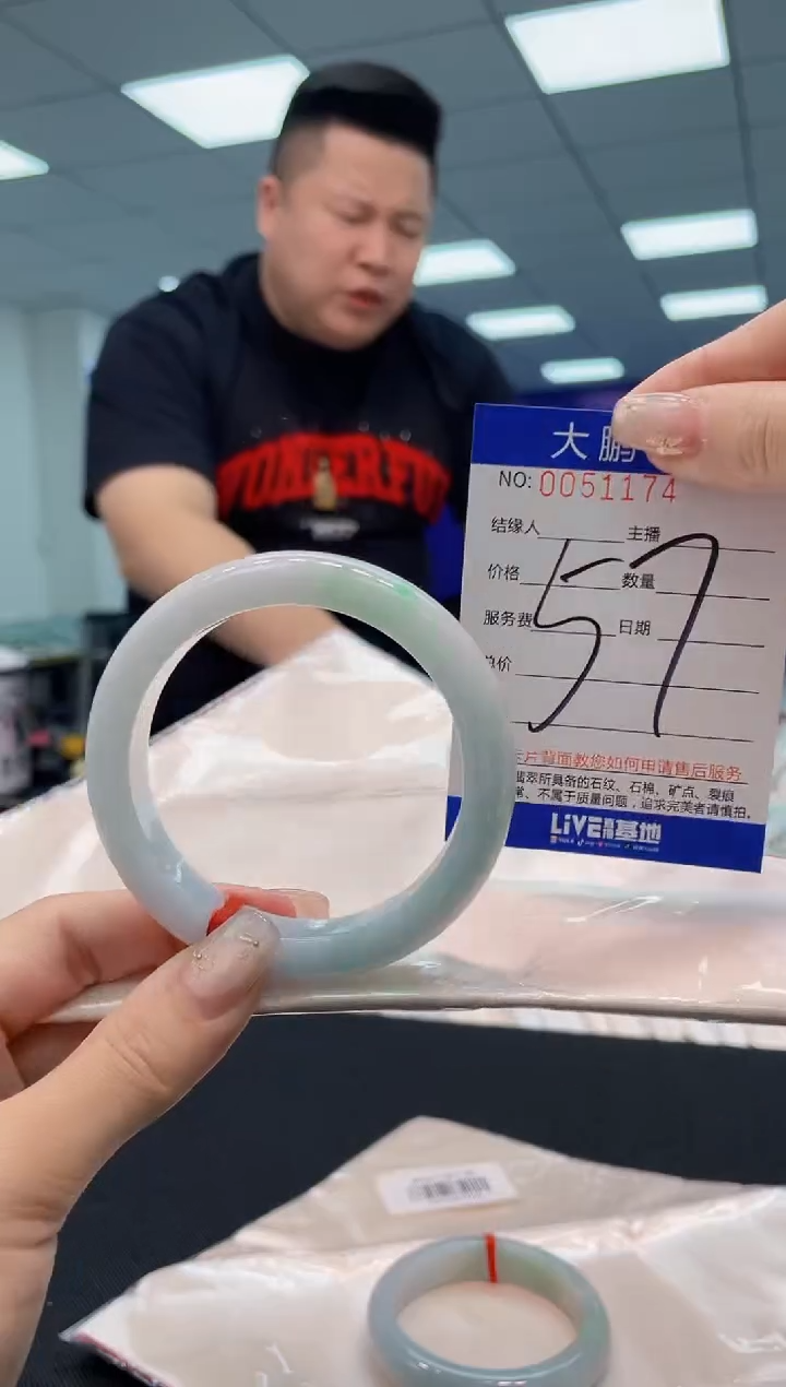 【闪购商品】翡翠手镯未镶嵌AAAAAAAAAA