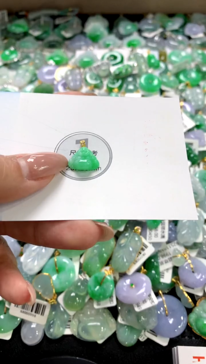 颈饰18K金镶嵌翡翠1111111111111111