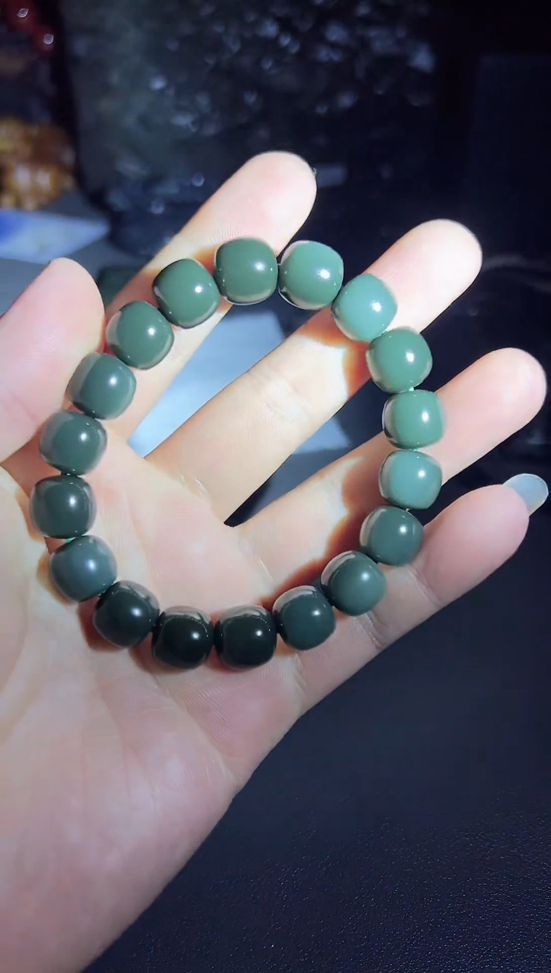 未镶嵌手链和田玉（糖玉）精品卡12特细料沙枣青手串