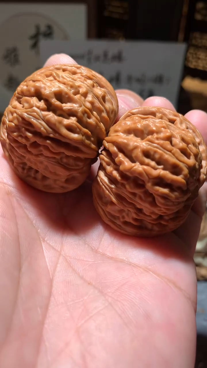 文玩核桃把件【核缘雅趣】42左右汉高楼，同尺寸随机发