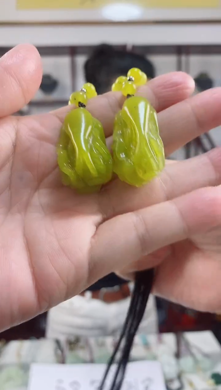 未镶嵌岫玉颈饰1