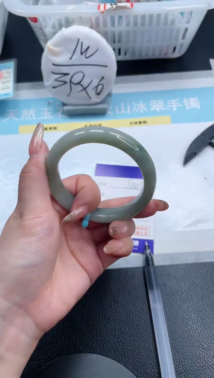 【闪购商品】石英质玉手镯未镶嵌25S315-56