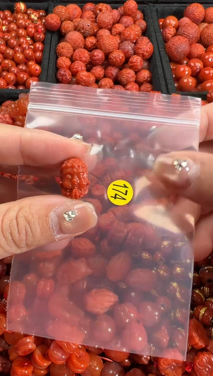 南红玛瑙未镶嵌颈饰1
