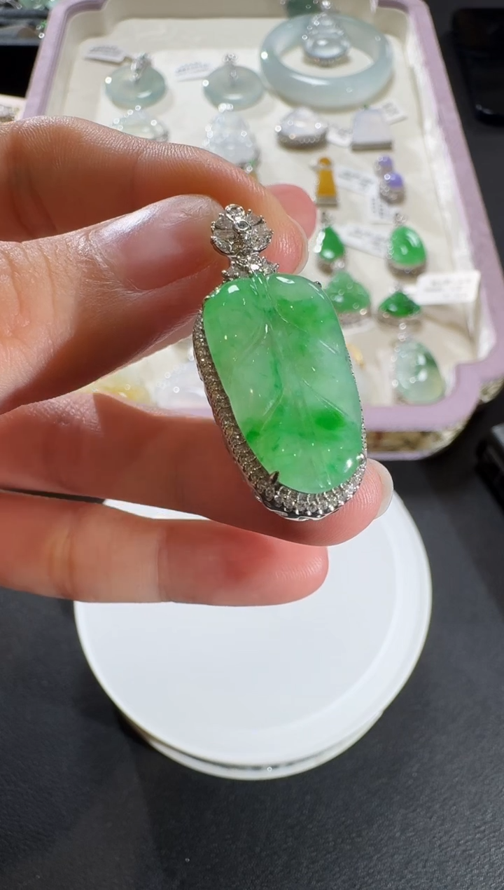 【闪购商品】翡翠吊坠(不含链)18K金镶嵌【源头工厂】钻石镶嵌