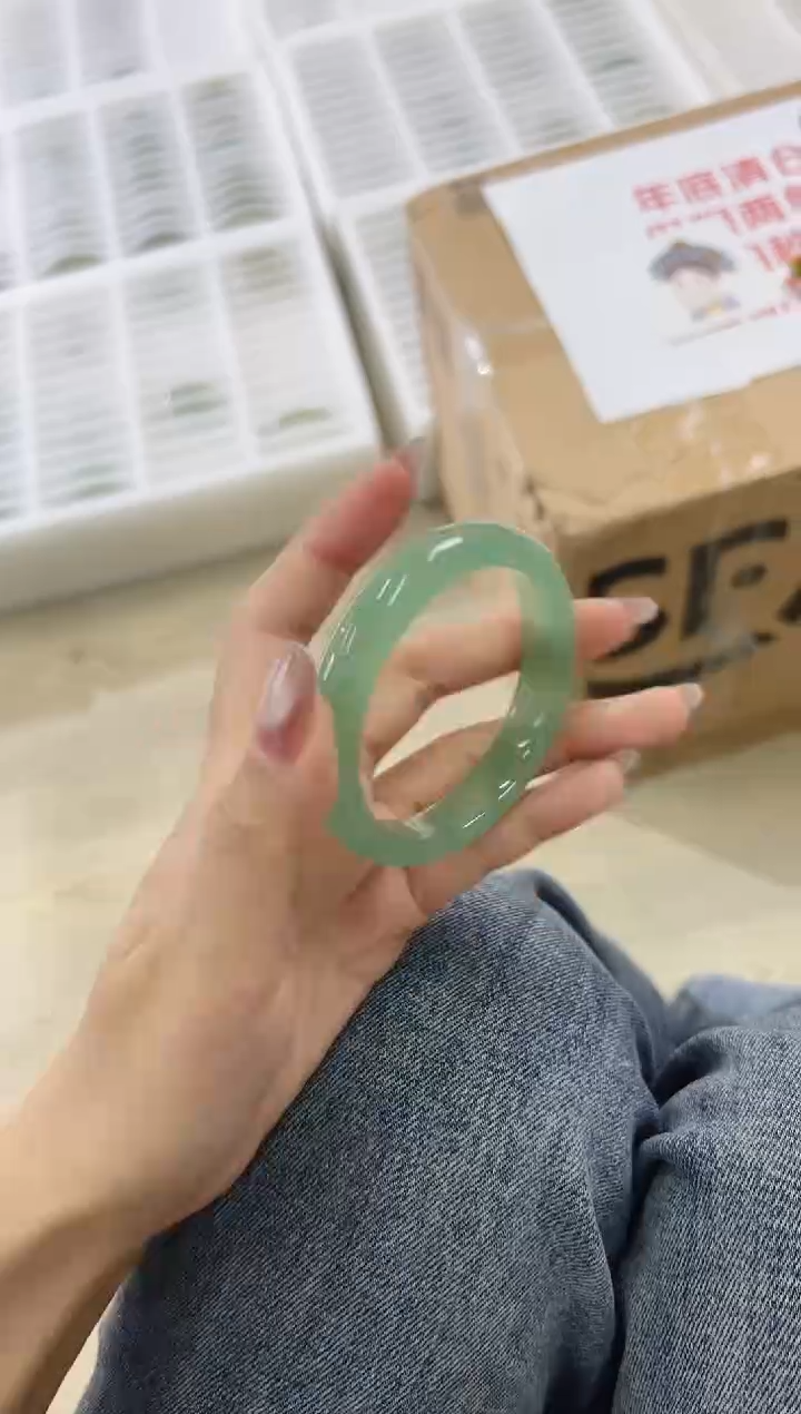 未镶嵌手镯石英质玉153-54D