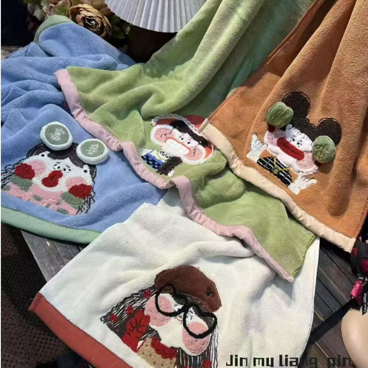 加大加厚珊瑚绒毛巾可爱刺绣设计吸水家居面巾