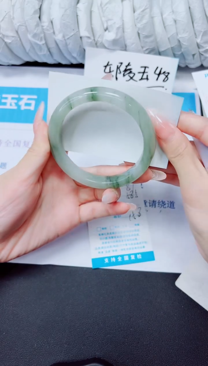 石英质玉手镯未镶嵌89/58