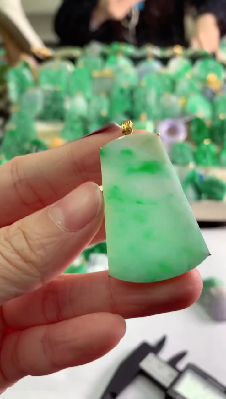 【闪购商品】翡翠吊坠(不含链)18K金镶嵌挂件