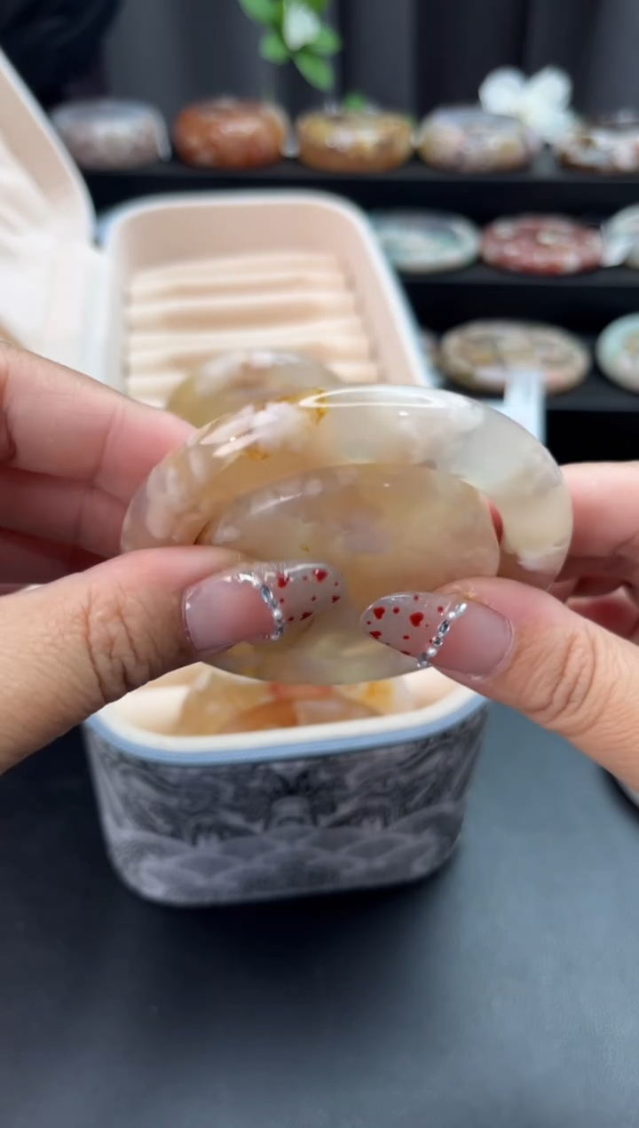 未镶嵌手镯石英质玉（52圈口）赠送镯心 