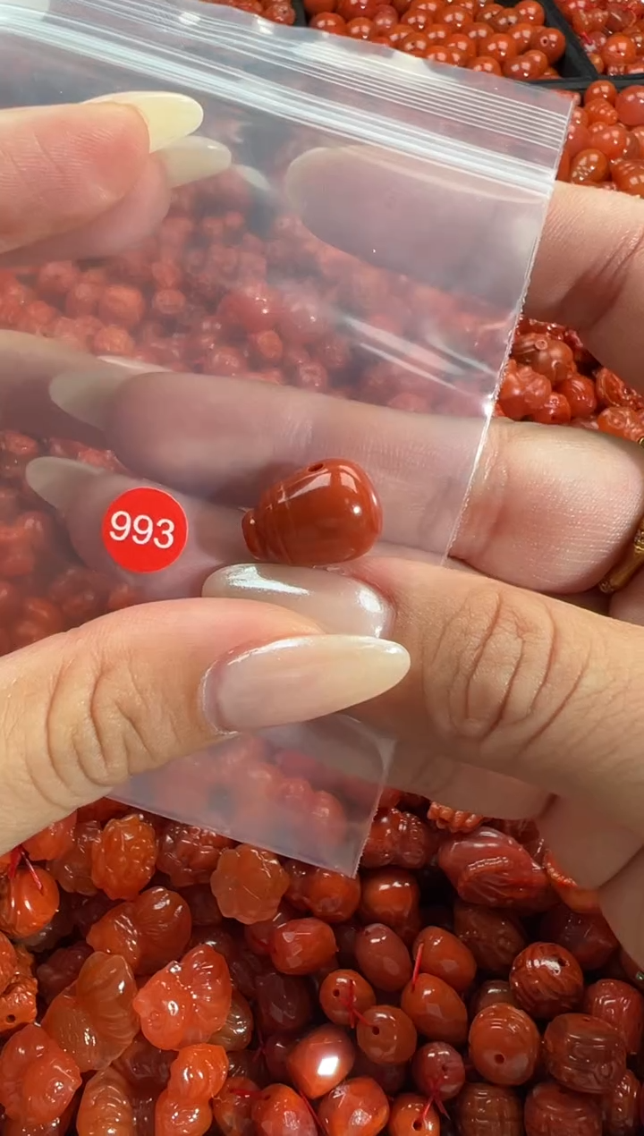 颈饰未镶嵌南红玛瑙1