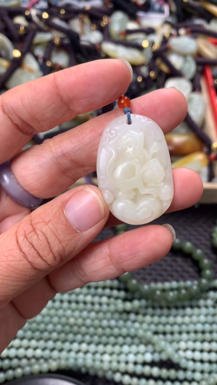 【闪购商品】和田玉颈饰未镶嵌多样性发货没有证书拍一发一有瑕