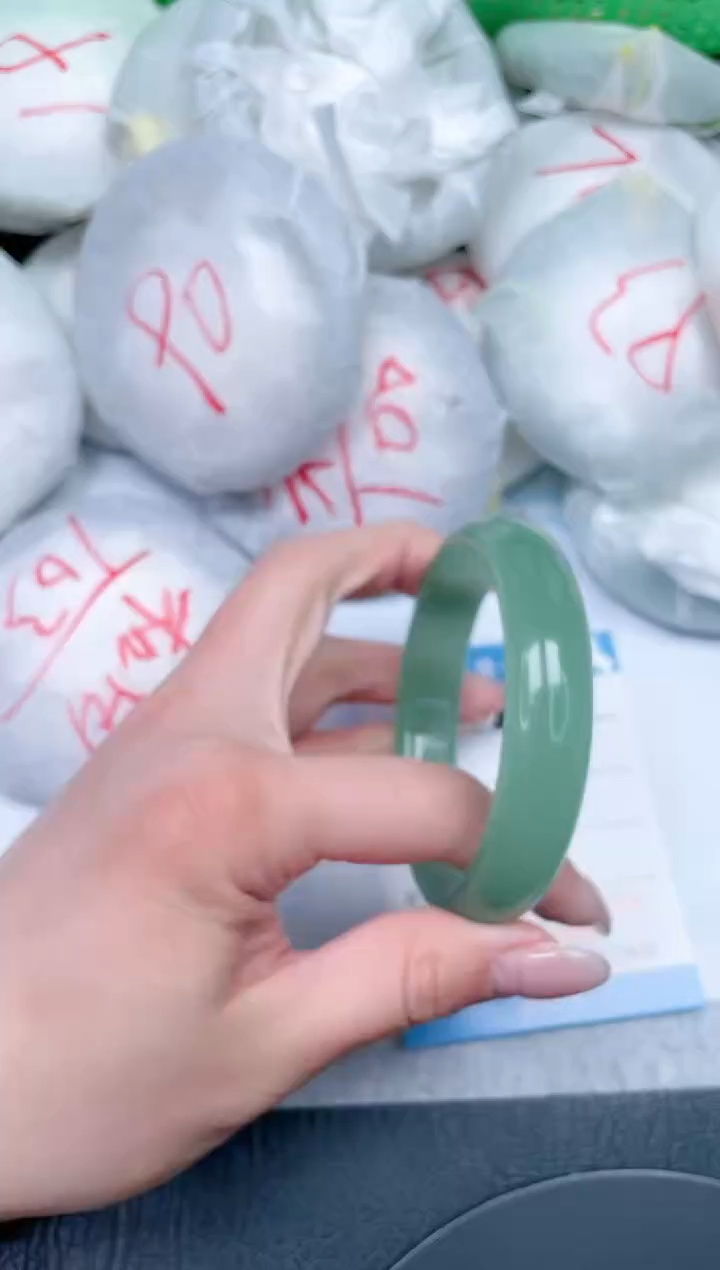 【闪购商品】石英质玉手镯未镶嵌221-58.4