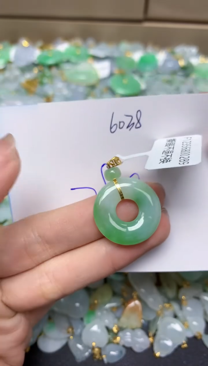 【闪购商品】翡翠颈饰18K金镶嵌天然翡翠A货