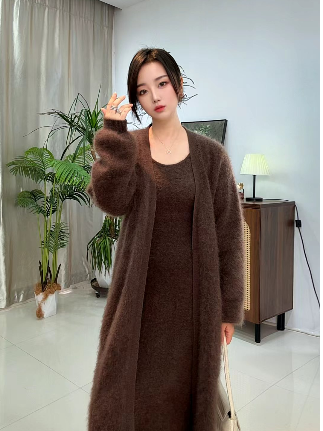 刘总工厂自产自销100%拉绒小山羊毛baby绒吊带长裙加绒加厚两件套