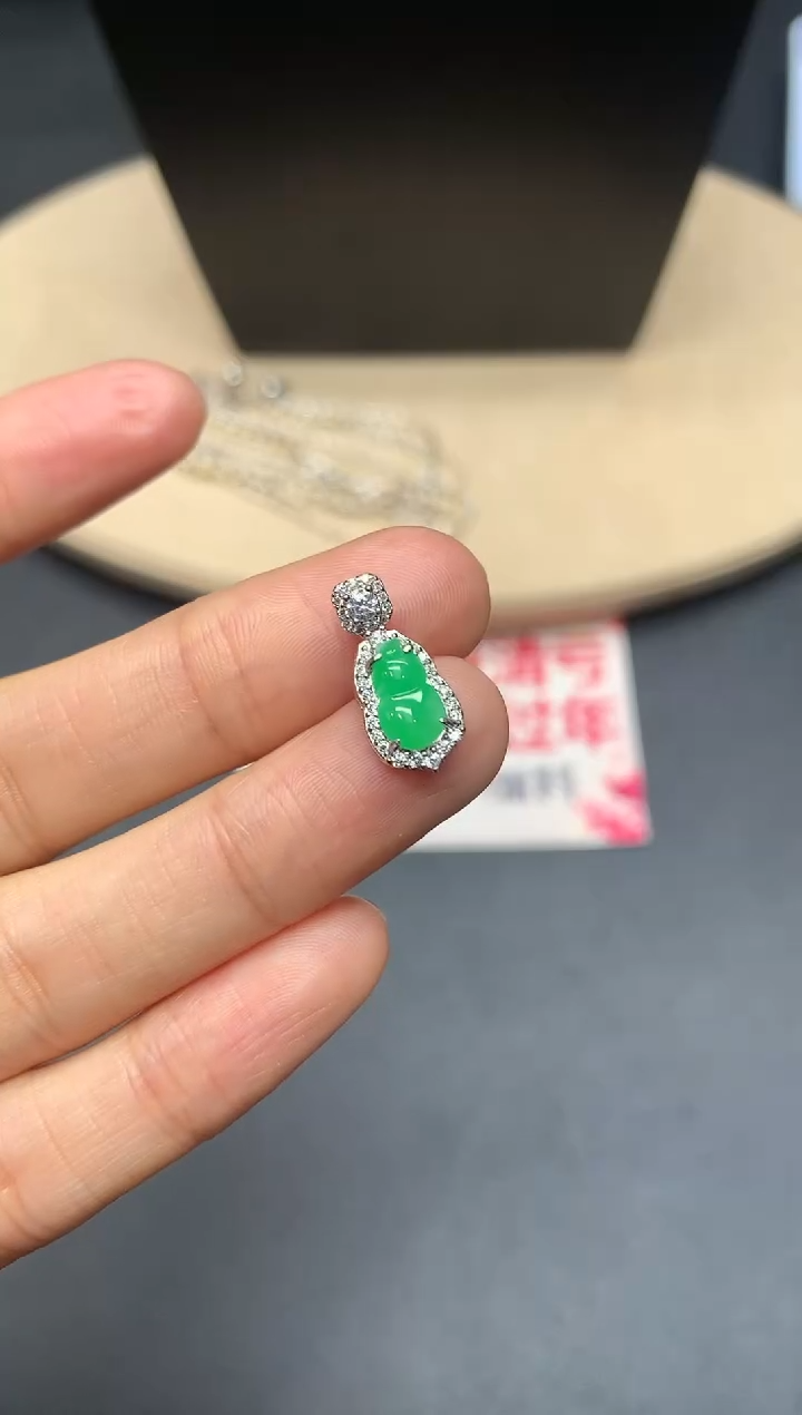 【闪购商品】翡翠吊坠(不含链)银S925镶嵌葫芦【无服务费】