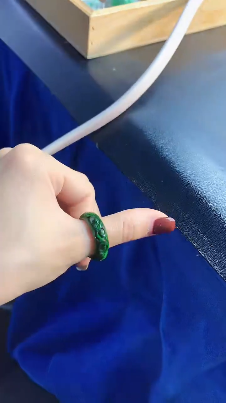 颈饰未镶嵌翡翠天然缅甸翡翠A货满绿18