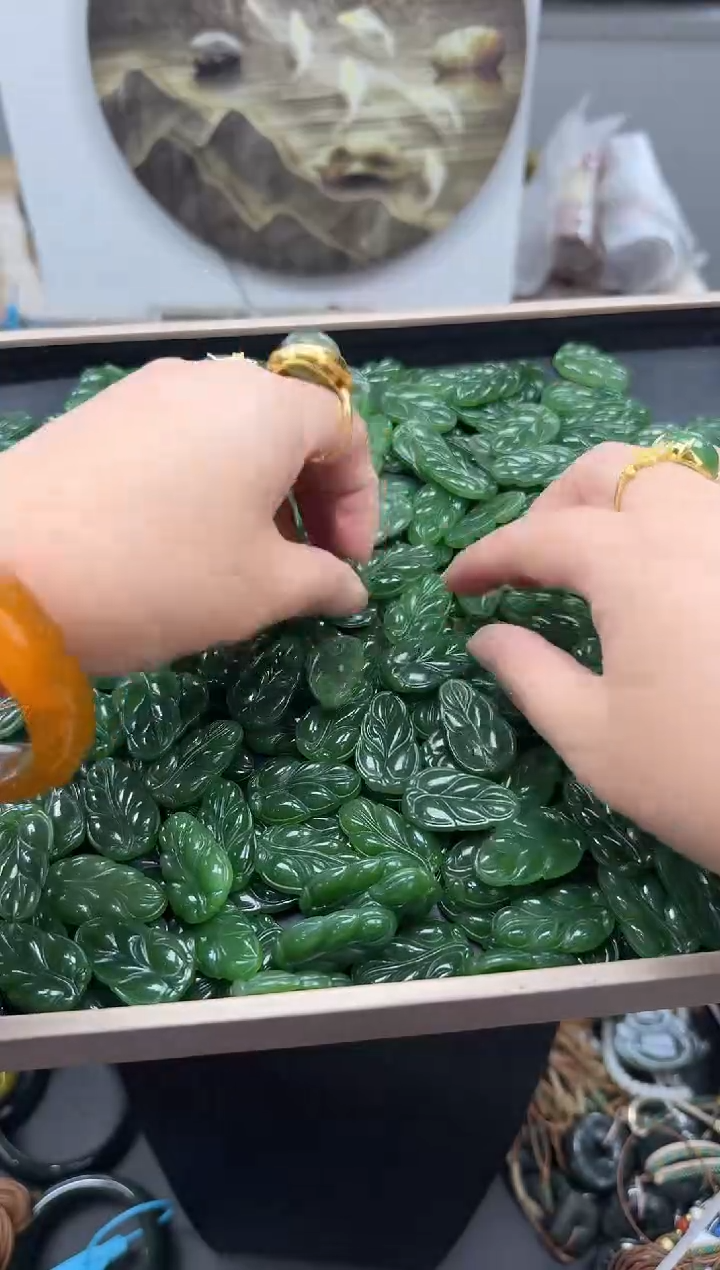 颈饰和田玉（碧玉）未镶嵌和田玉碧玉金枝玉叶【随机发货其中一个】