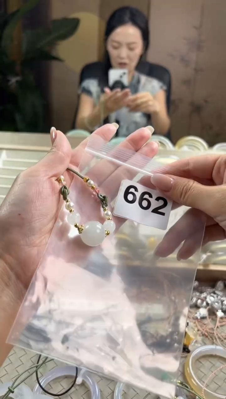 手镯玛瑙/玉髓未镶嵌4*1662