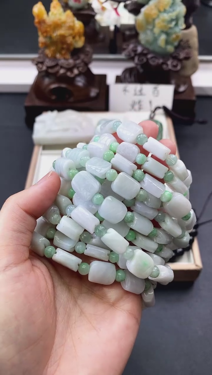 颈饰未镶嵌翡翠天然缅甸A货翡翠随机发一件