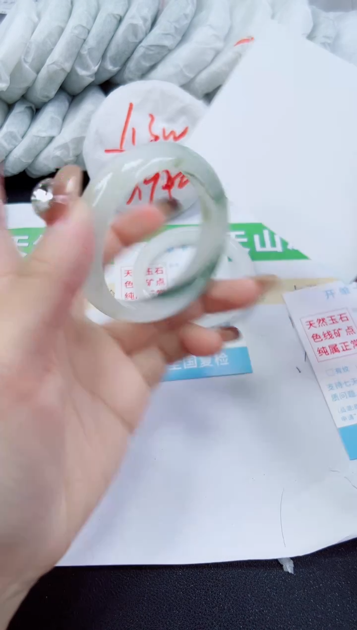 【闪购商品】石英质玉手镯未镶嵌173