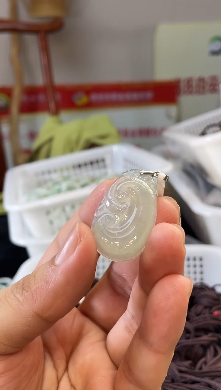 【闪购商品】翡翠颈饰未镶嵌如意