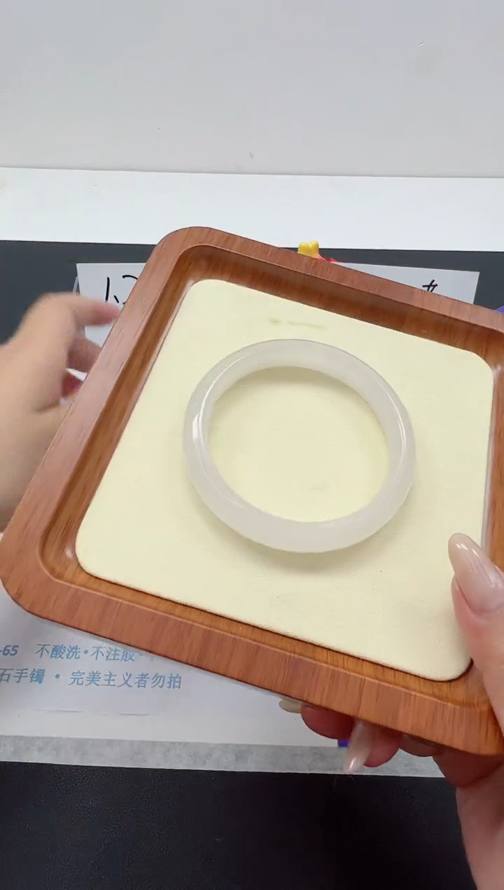 【闪购商品】石英质玉手镯未镶嵌编号：249--55.3圈 天山翠