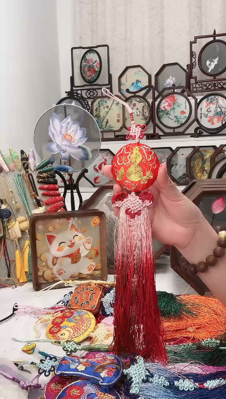 扇子苏绣作品手工车挂