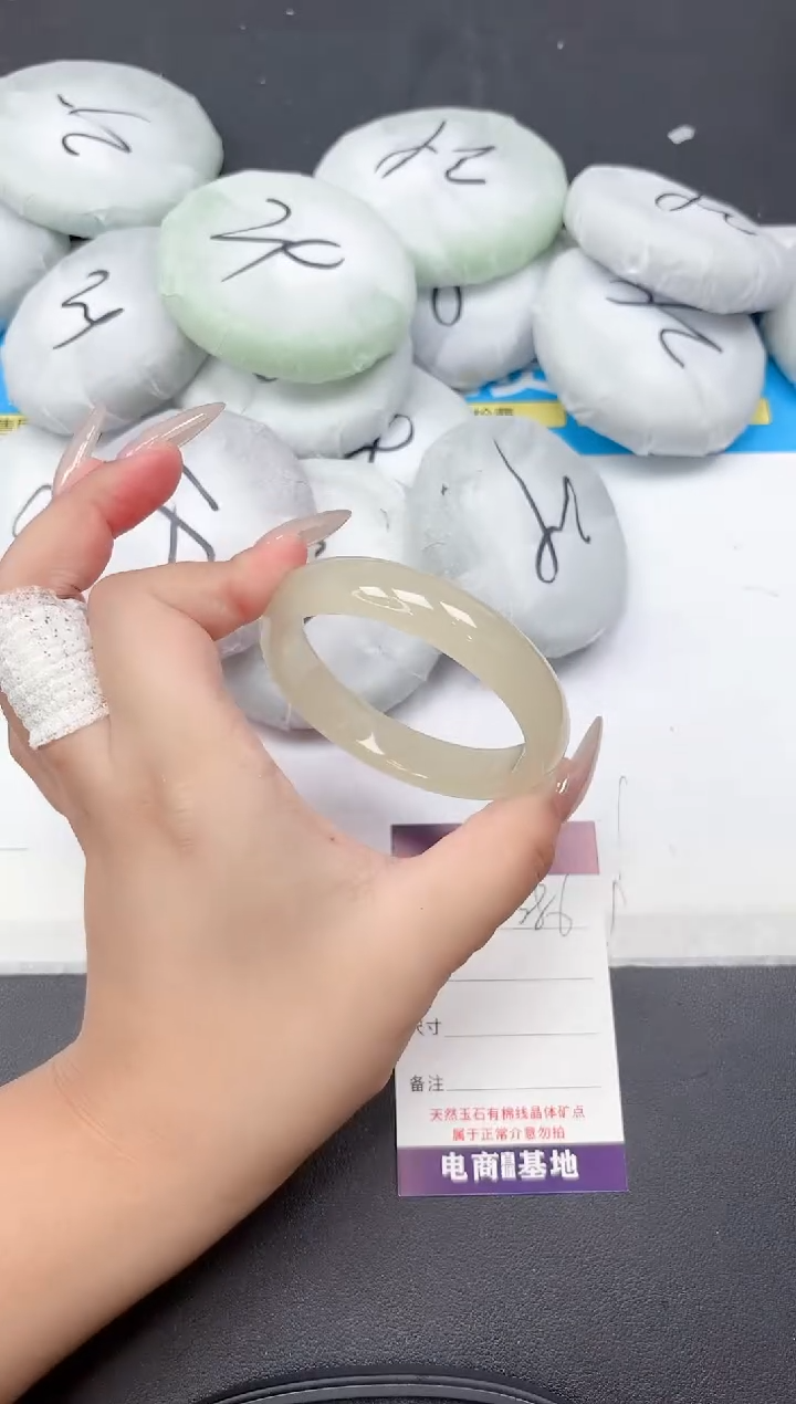 未镶嵌手镯石英质玉386-58.2